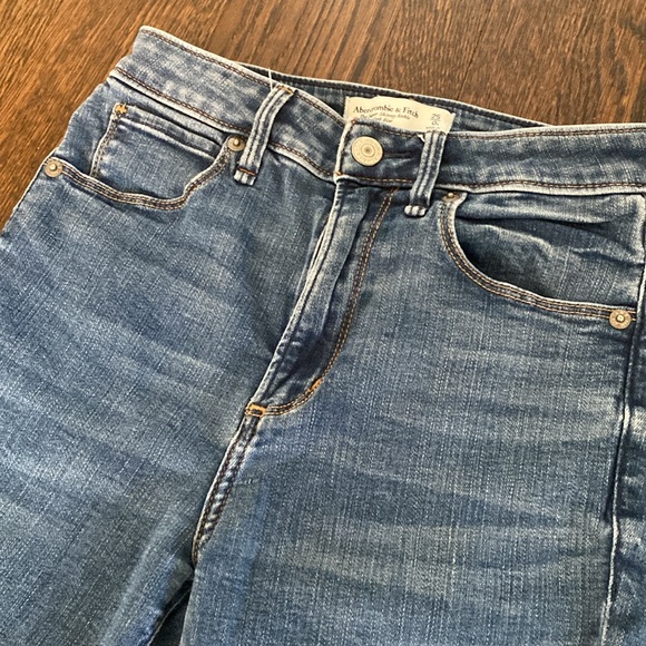 Abercrombie & Fitch. The Super Skinny Ankle. High Rise. Curve Love 25/0S. - Picture 4 of 6